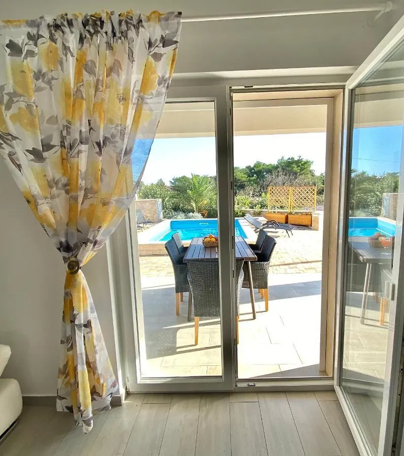 Villa Island Vir With Pool 0*,