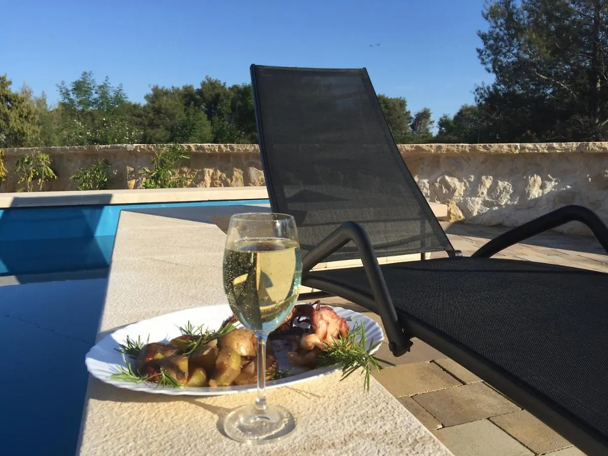 Villa Island Vir With Pool