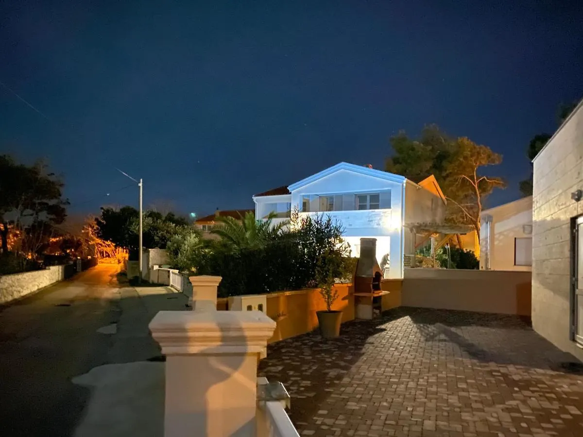 Villa Island Vir With Pool 0*,